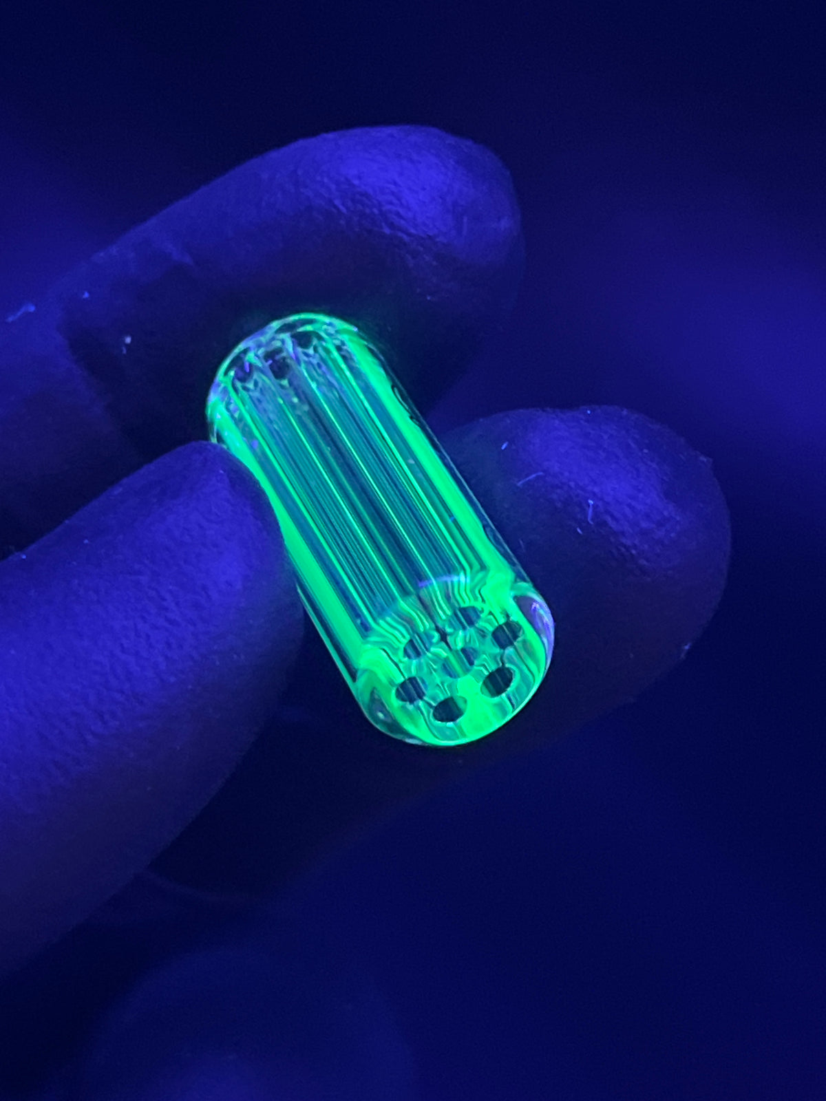 11mm - UV Reaktiv  - Brad B - USA