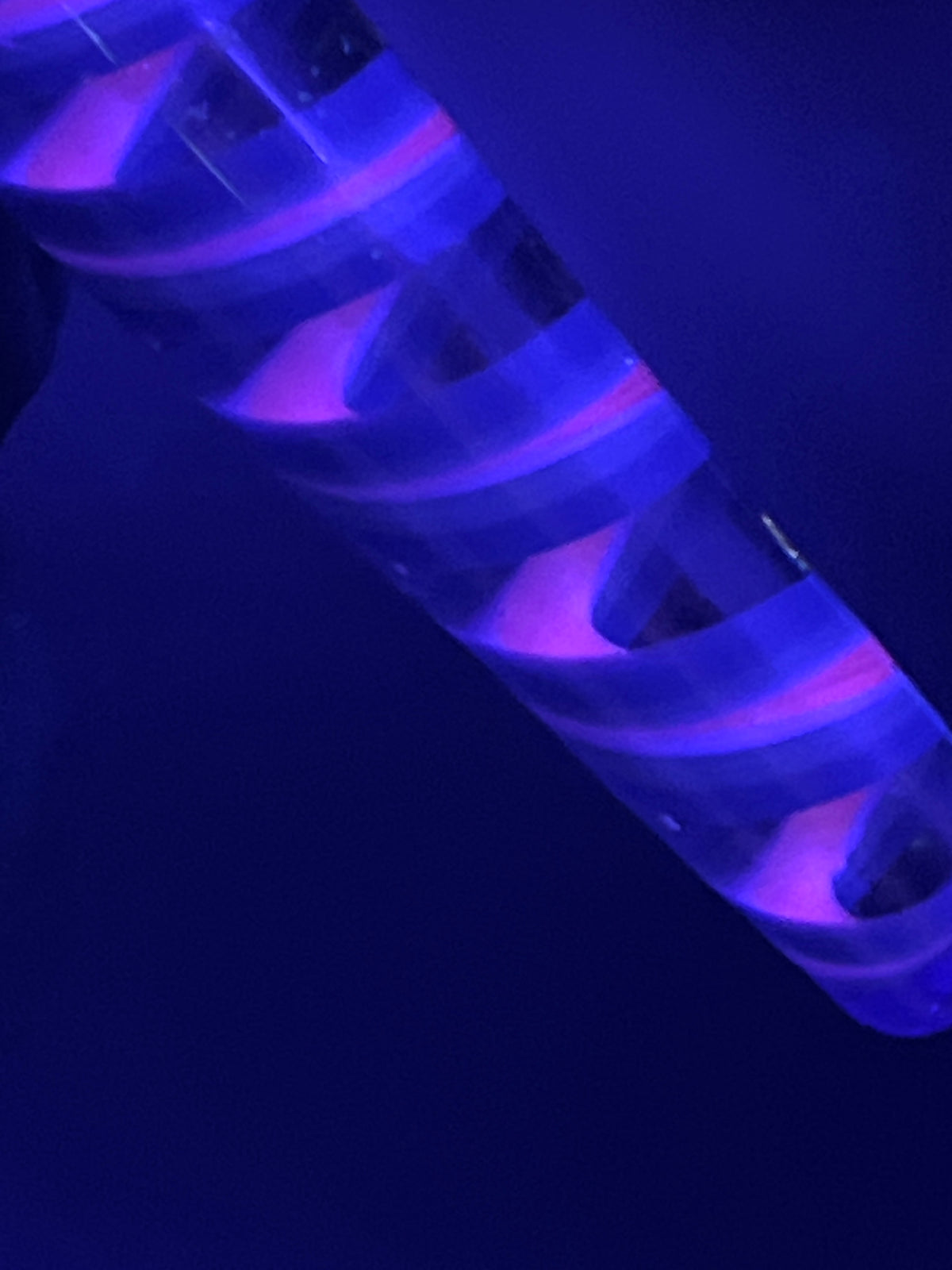 Packer - UV - Reaktiv - Brad B. - Usa