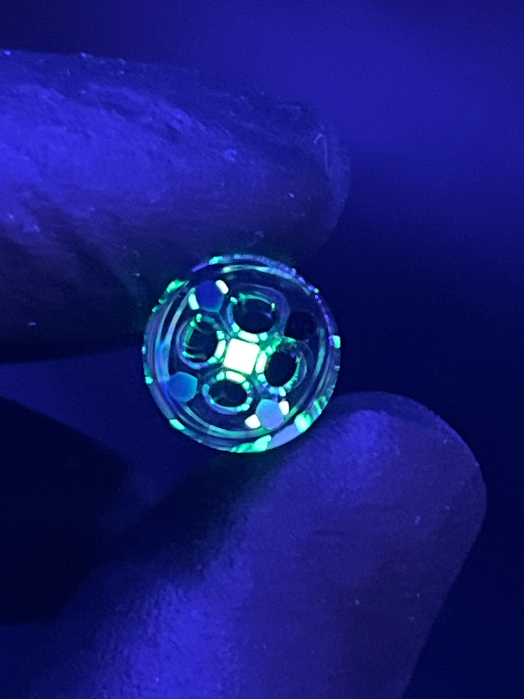 11mm - UV Reaktiv  - Brad B - USA