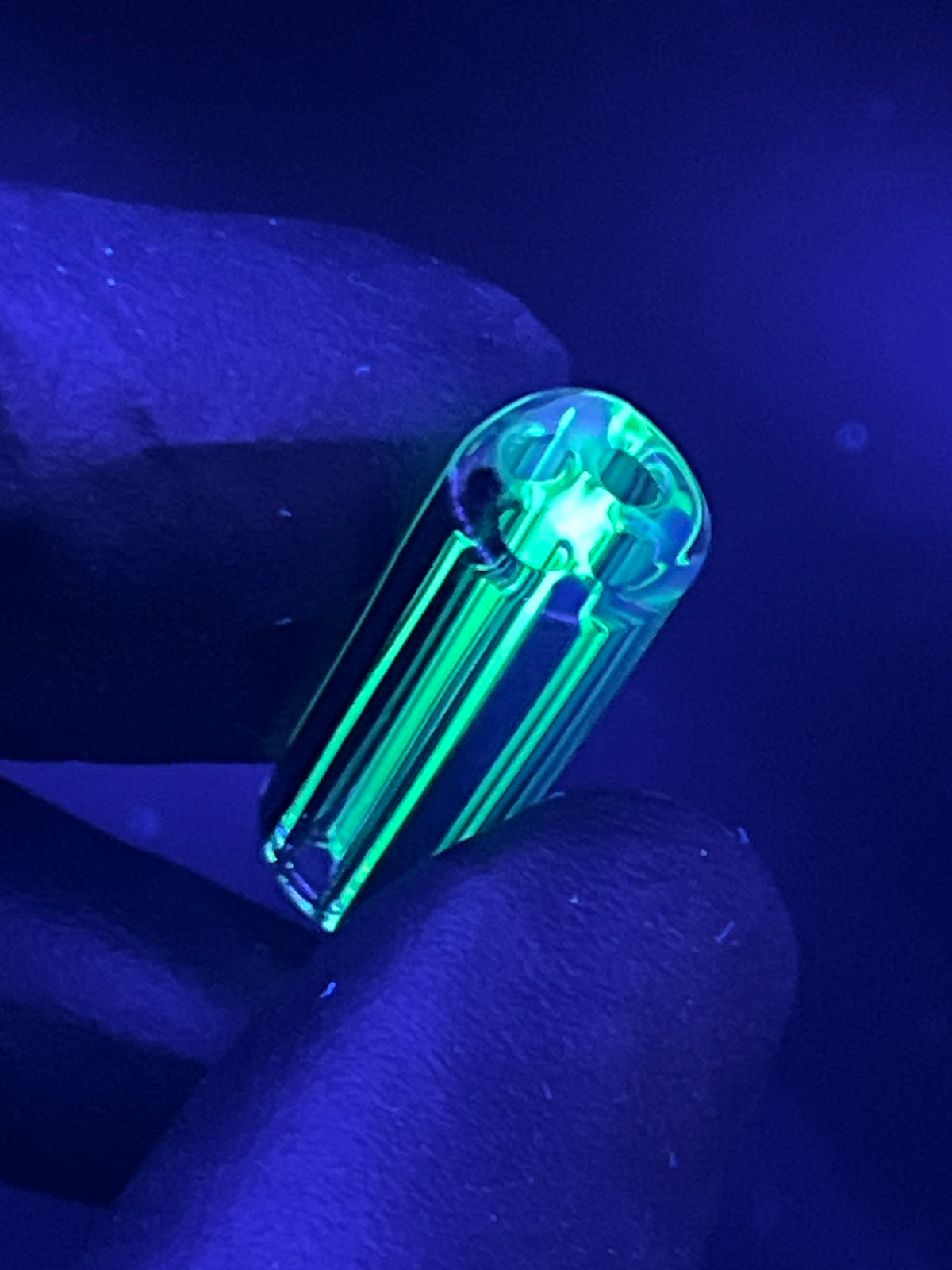 11mm - UV Reaktiv  - Brad B - USA