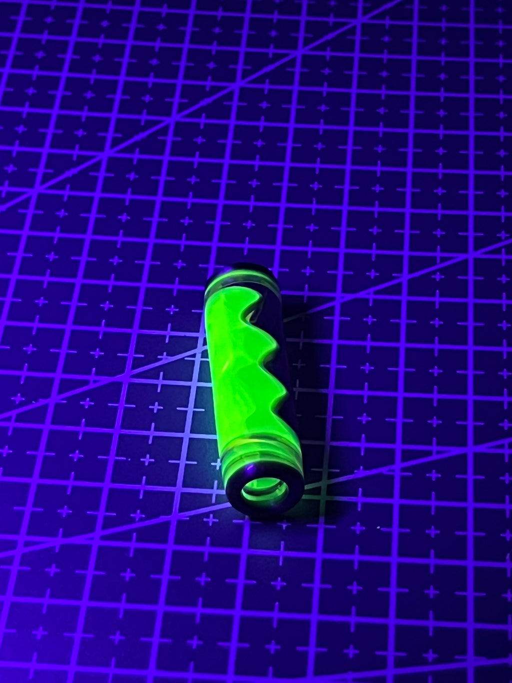 11mm - UV Reaktiv - Brad B - USA