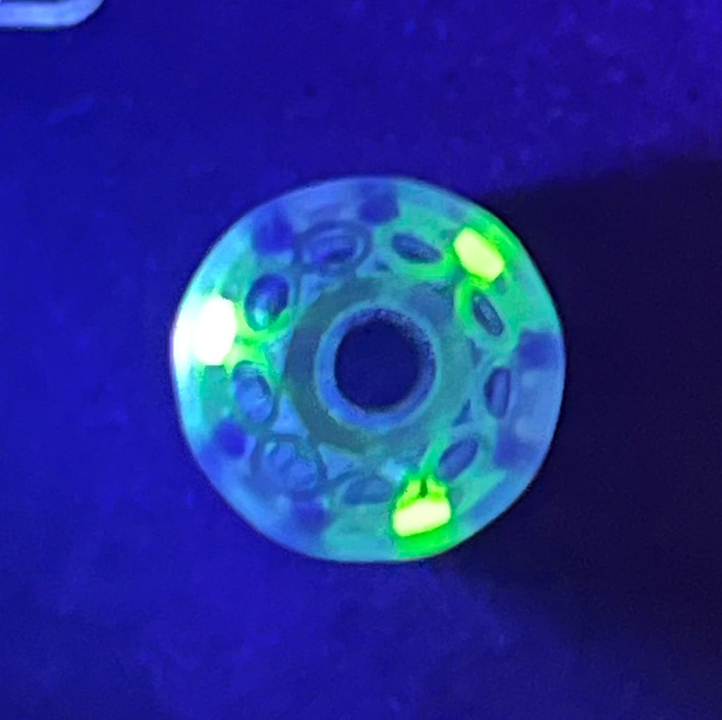 Geo Tip – Glastip, 12mm,26 Loch, UV-reaktiv, Unikat M.Gibbons